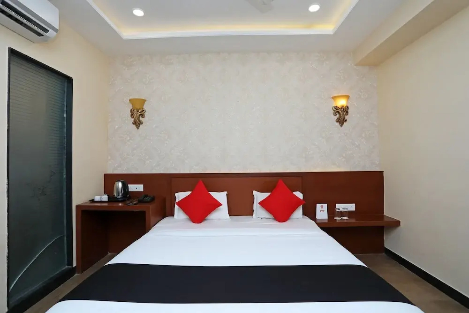 Capital O 18792 The Grand Neelam