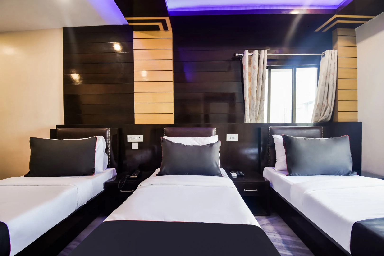 Collection O 48222 Meera International