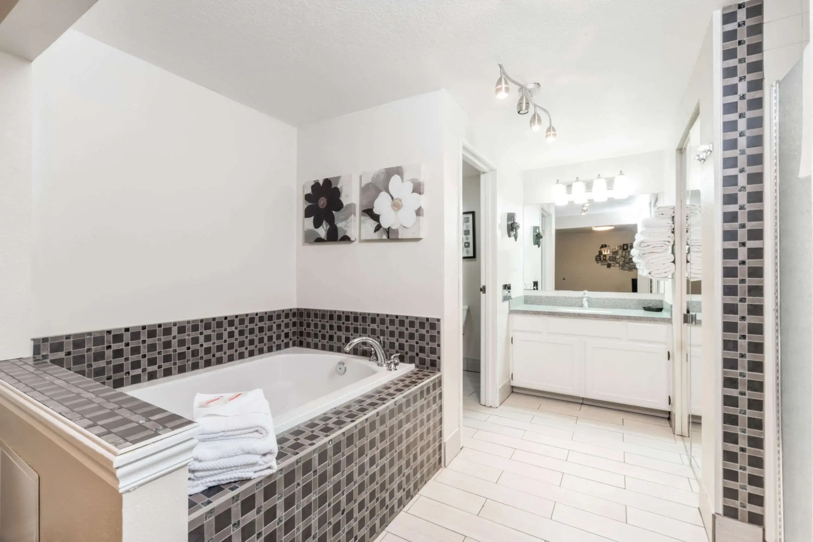 Super 8 by Wyndham Deadwood / Black Hills Area