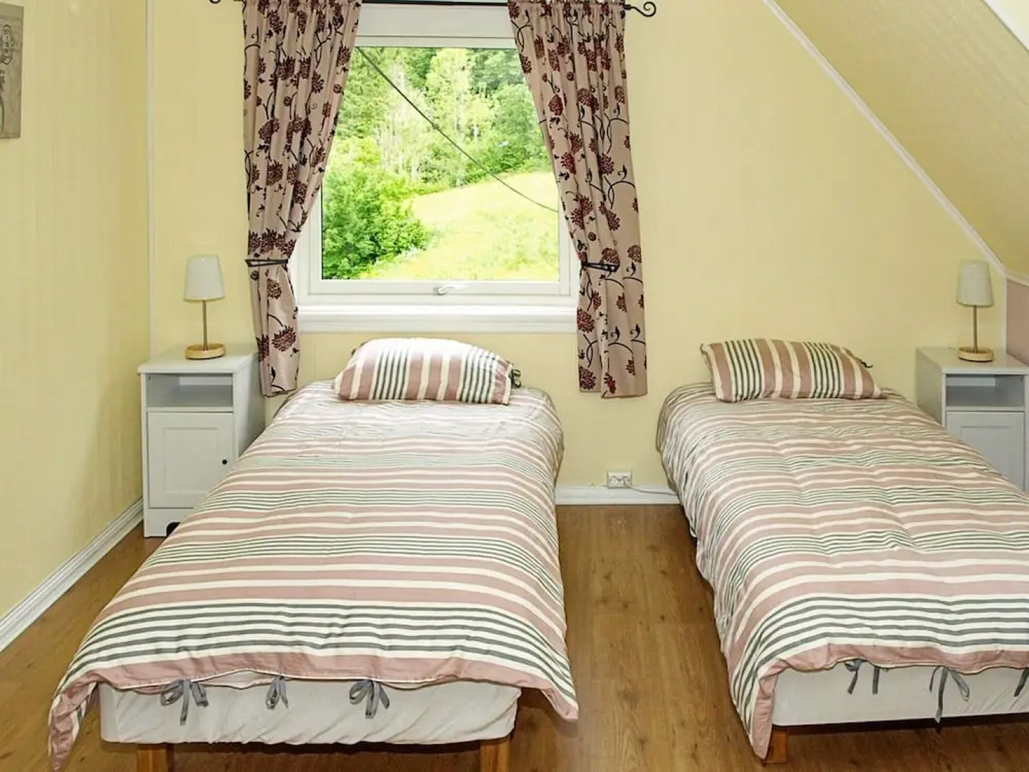 6 Person Holiday Home in Lonevag-by Traum