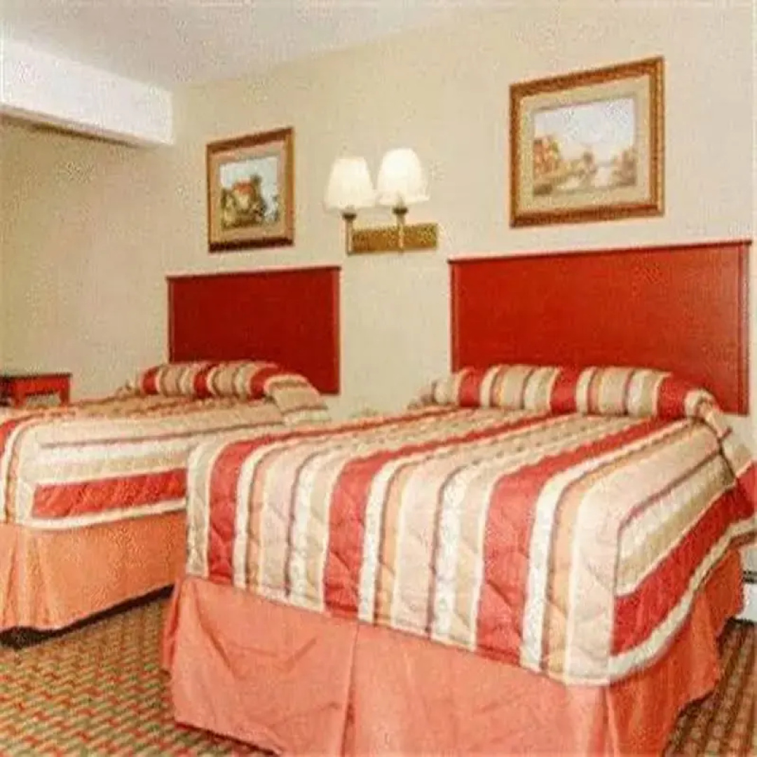 Travelodge by Wyndham Bay Shore Long Island