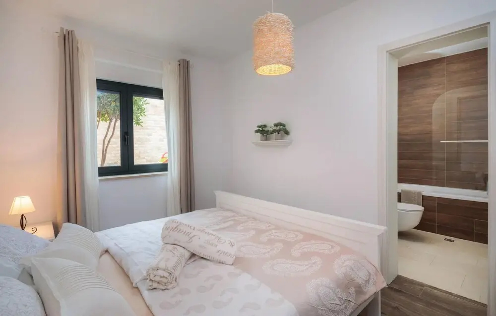 Nice Home in Pag with Hot Tub, WiFi & Sauna