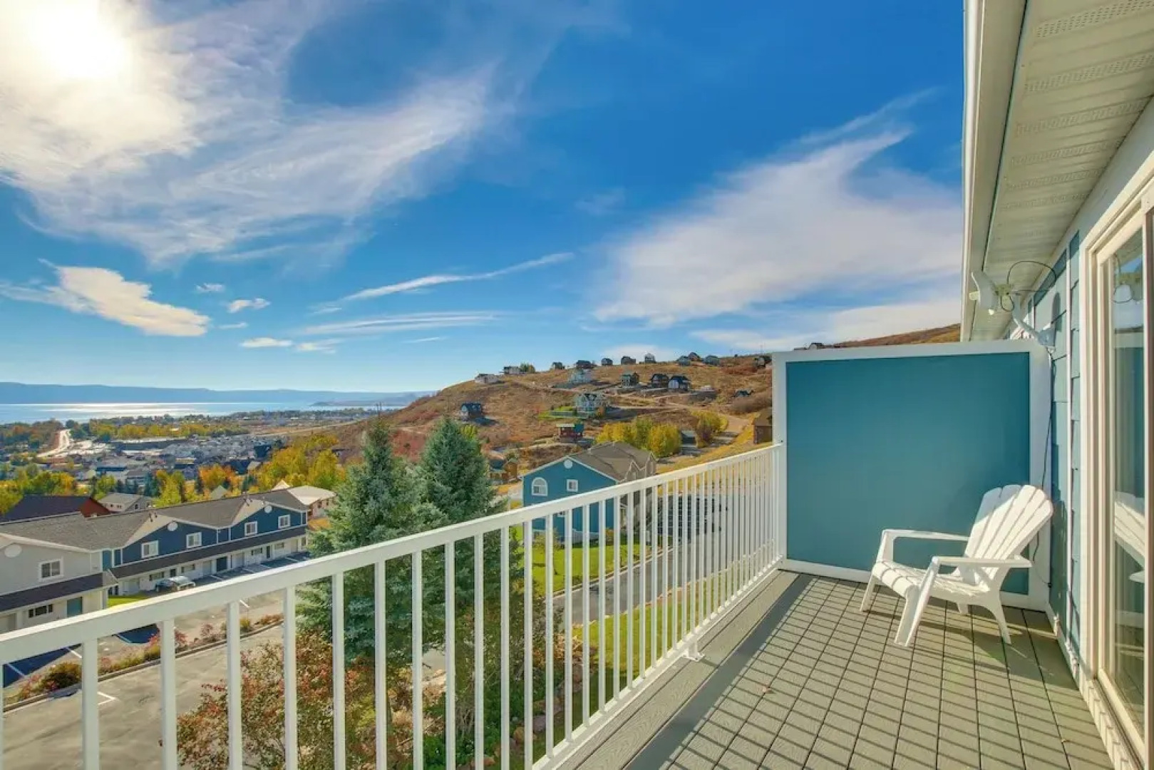 Spacious Garden City Townhome w/ Lake Views!