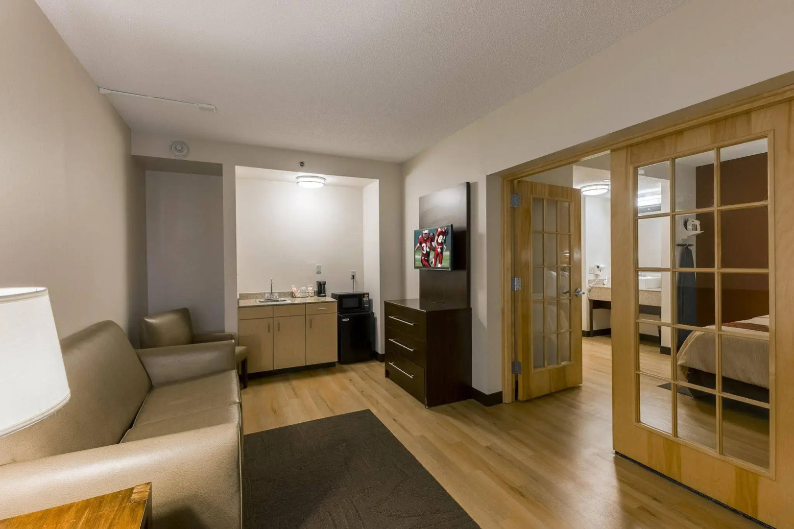 Red Roof Inn PLUS+ Long Island - Garden City