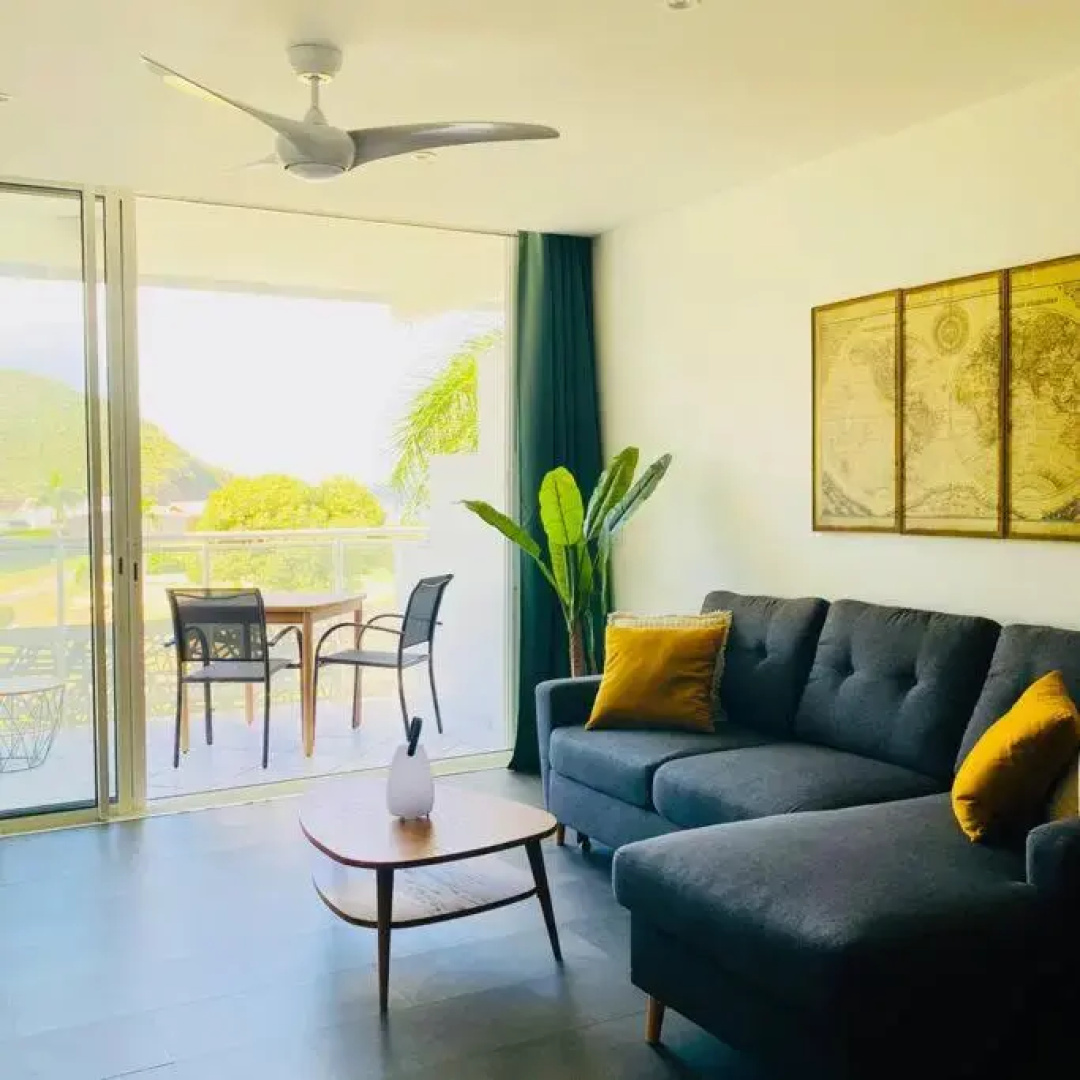 Studio tropical, beautifully renovated, sea view