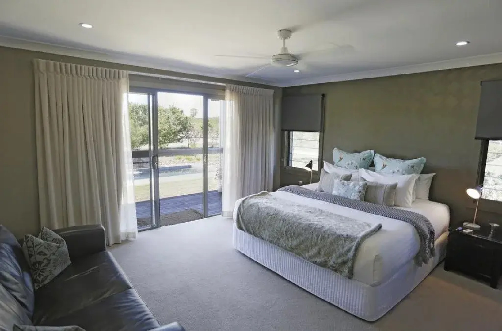 Lilies on Lovedale Estate - Heated Pool and Spa