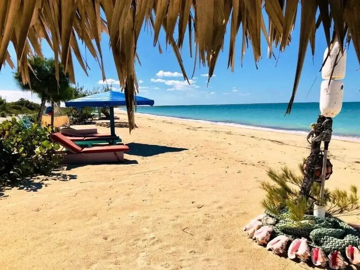 Rollezz Villas Beach Resort