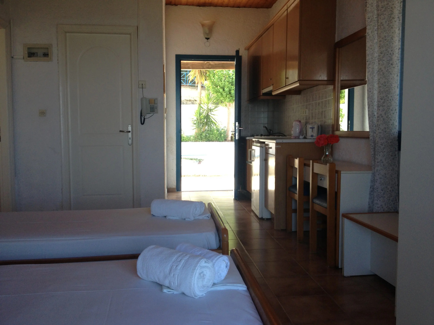 Metaxatos Apartments