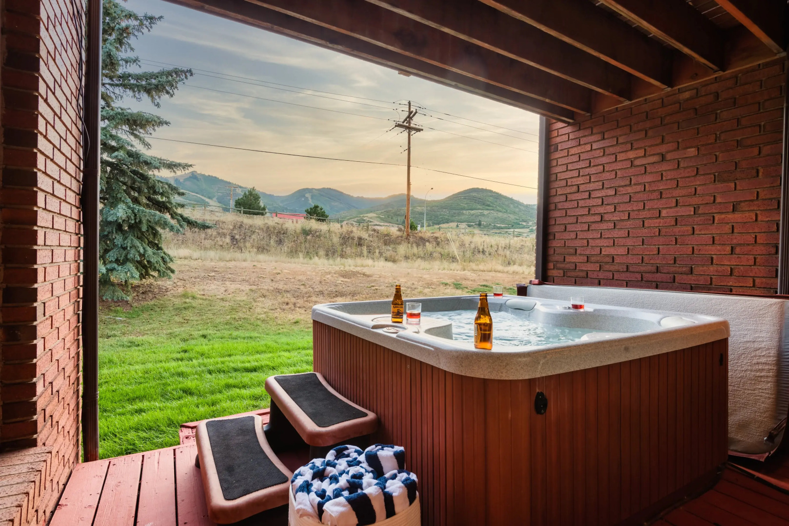 Charming Rustic Mountain Escape w/ Hot Tub & Table Tennis! ❤ by AvantStay