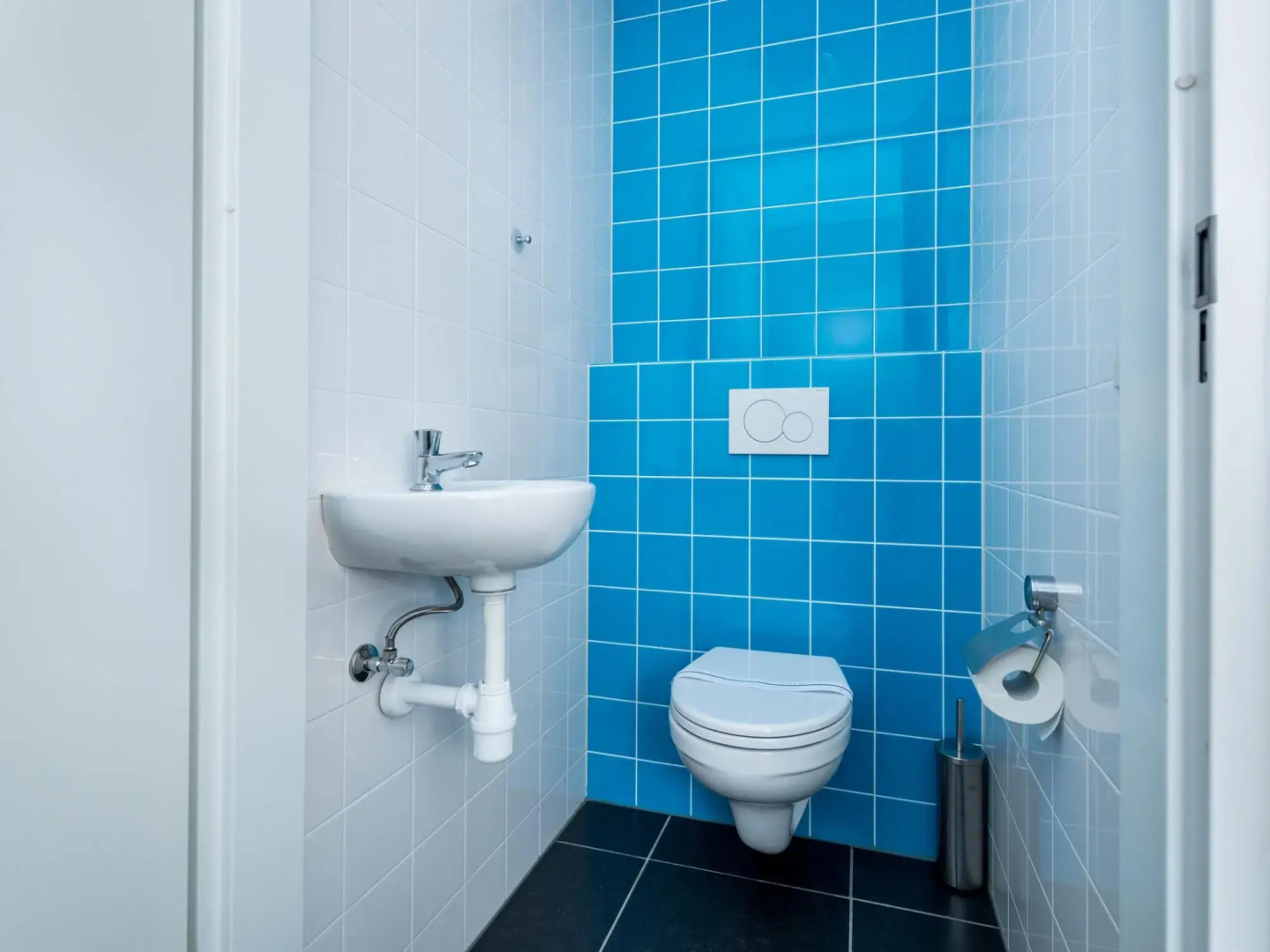 Magnificent 6-person Apartment With Roof Terrace in Ouddorp Town Centre