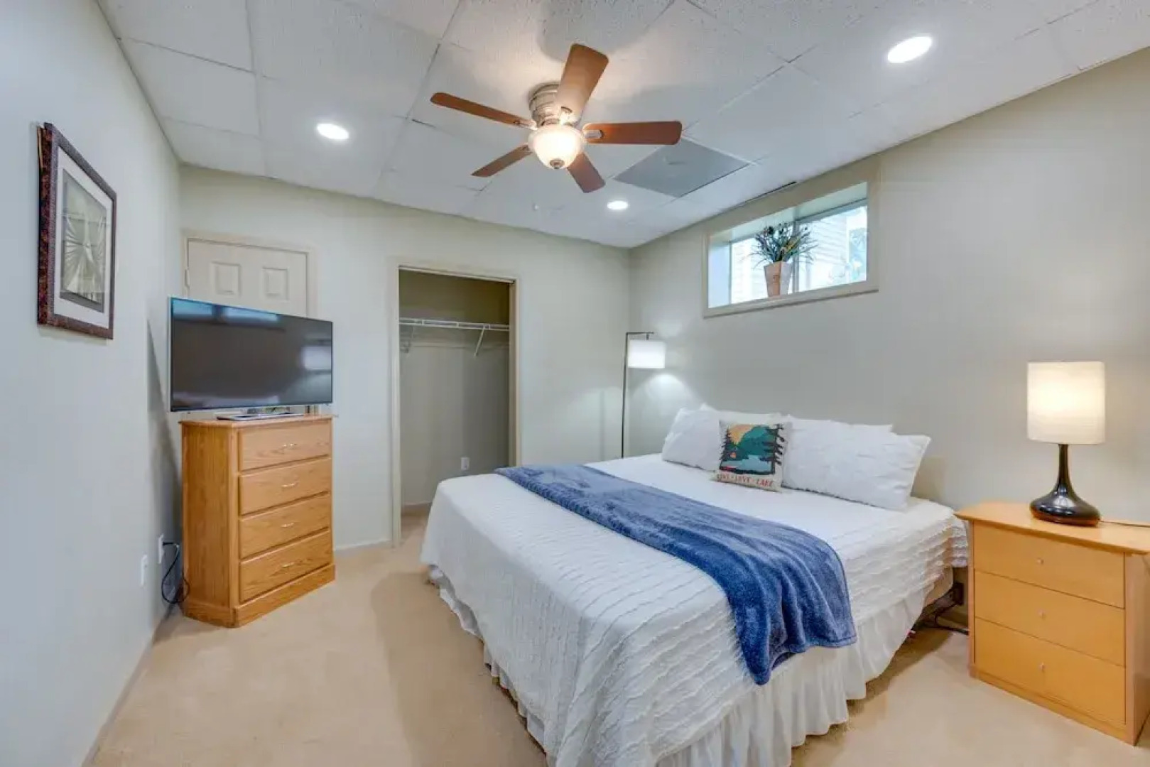 Luxe Lake Sinclair Living: Private Dock and Beach!