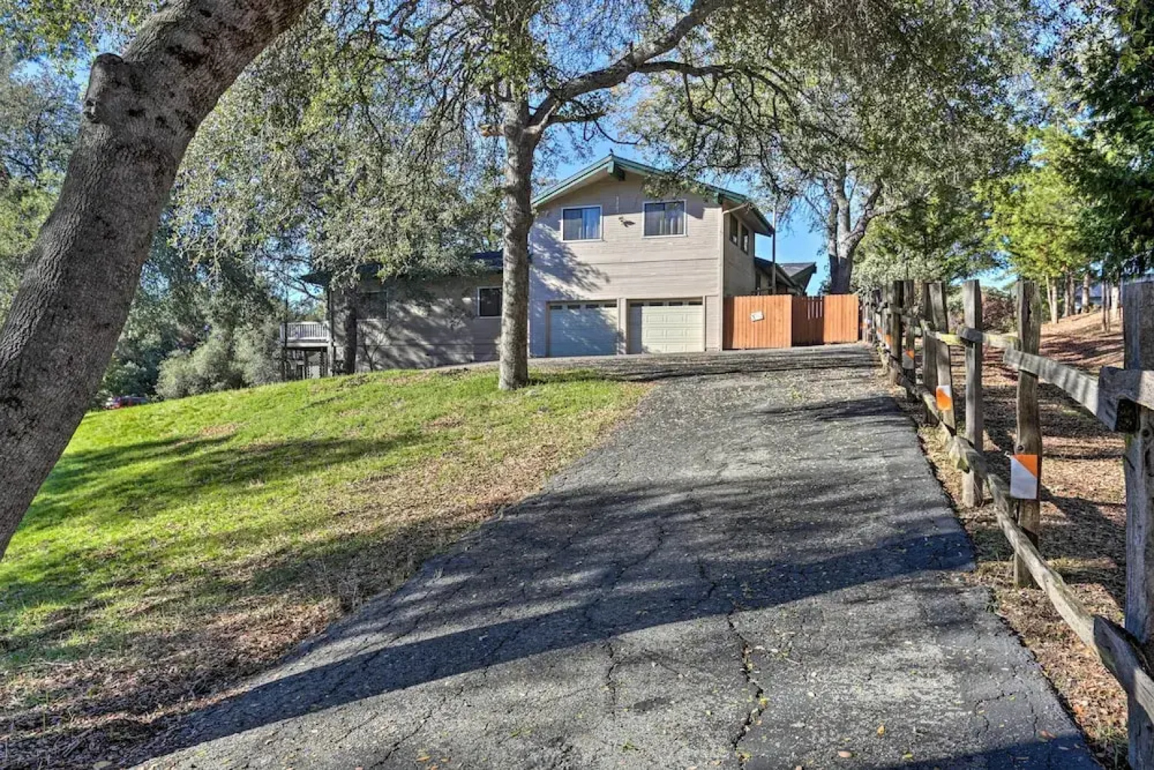 Yosemite Home w/ Deck < 4 Mi to Bass Lake!