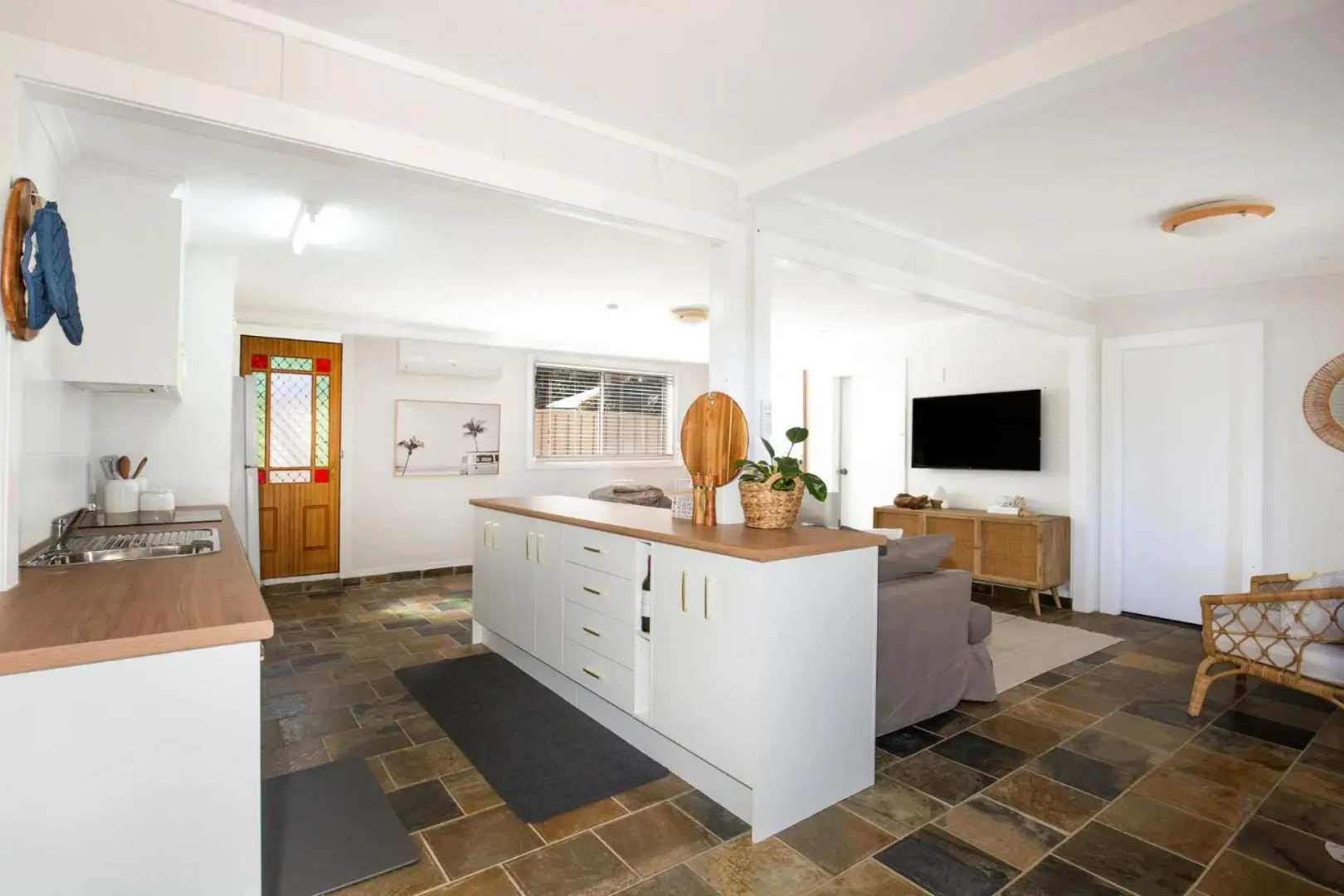 Boho - Pet Friendly - 1 Min Walk to Beach