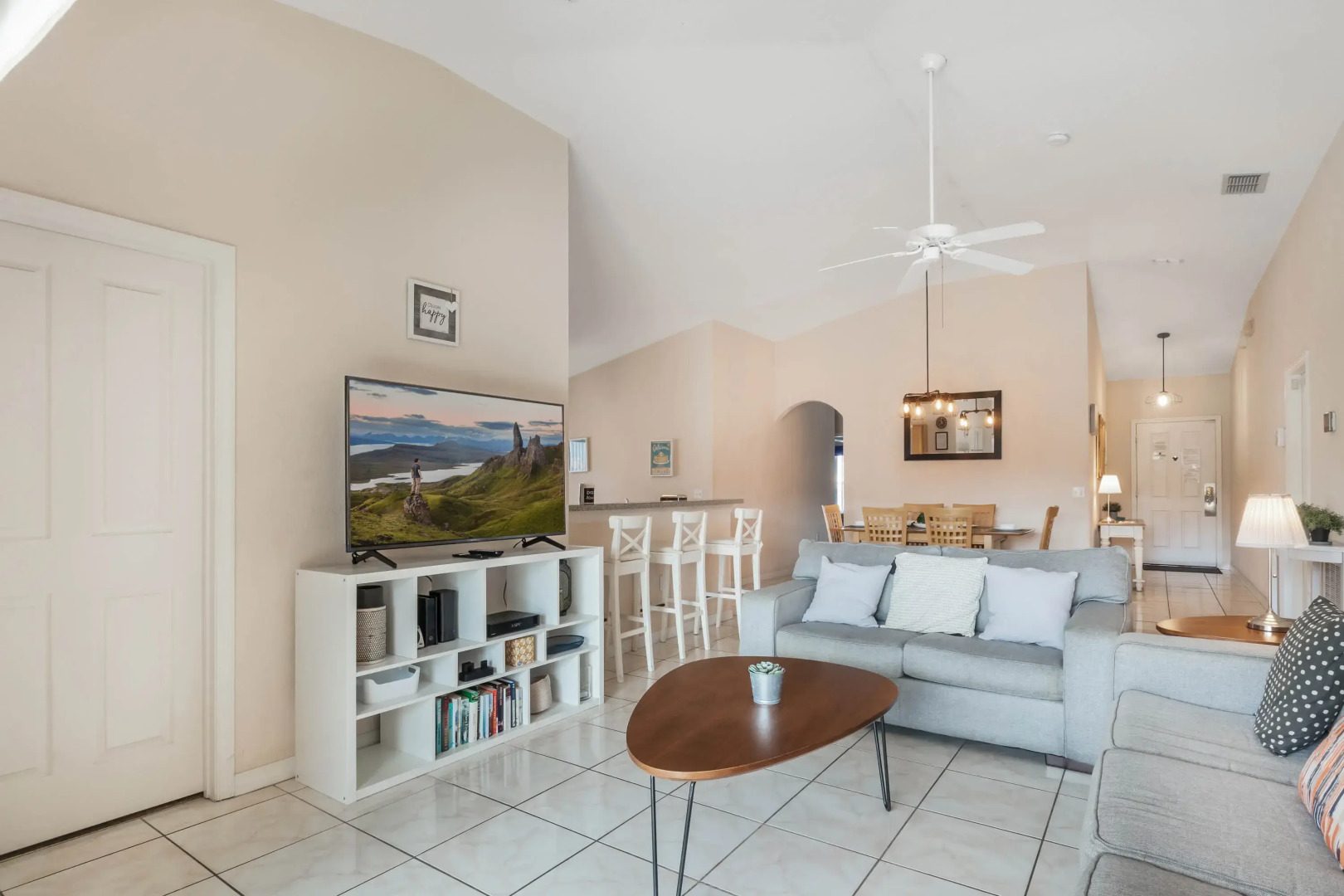 TCR1008RP - 5 beds pool home - Gated community