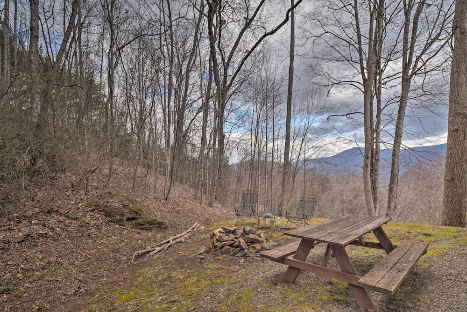 Charming Burnsville Apt w/ Mountain Views & Deck!