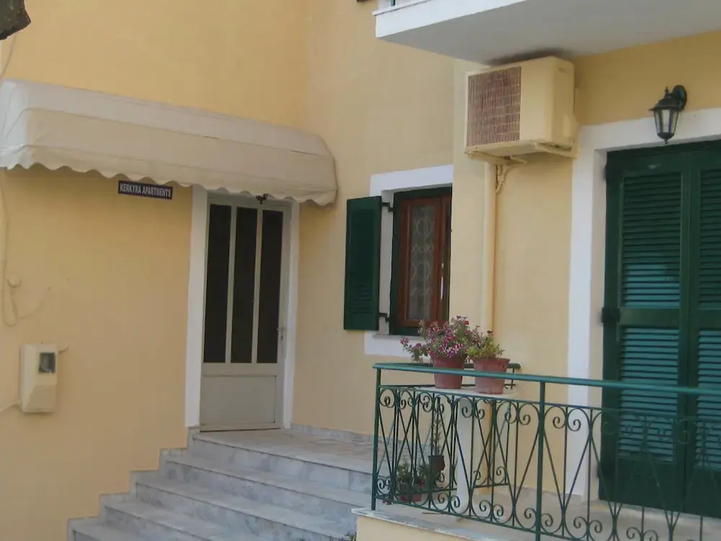 Mythos Apartments