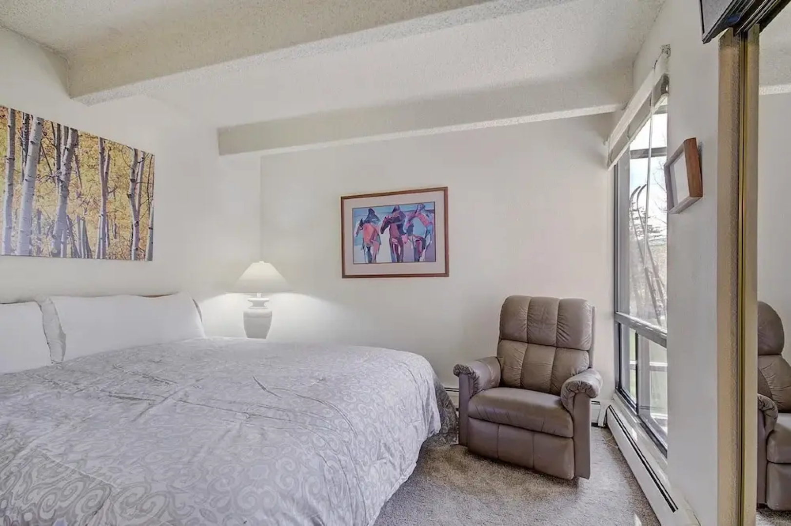 Wheeler House Spacious East Village Condo, Easy Walk to Super Bee - WH104 by Redawning