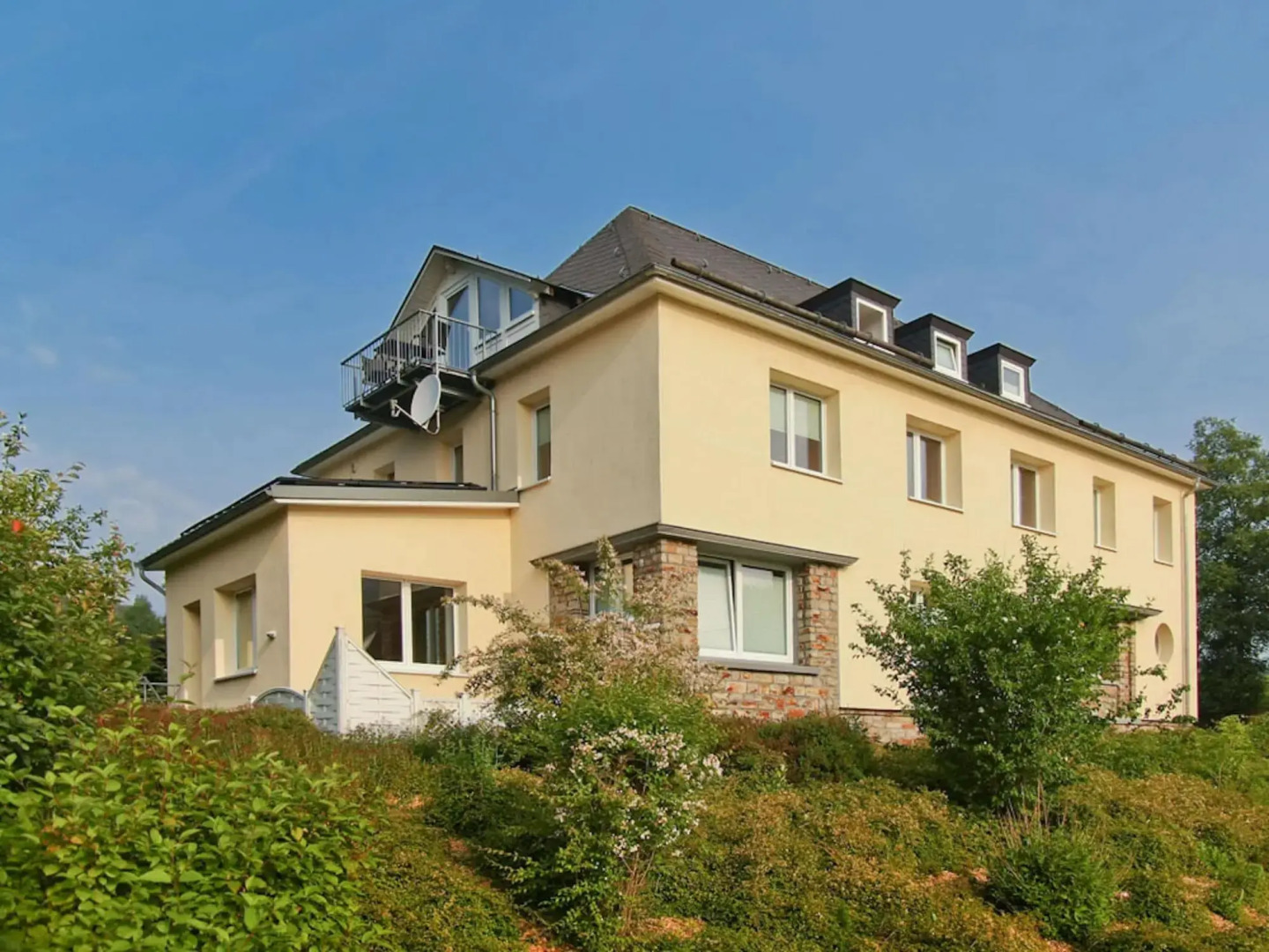 Large Apartment in the Beautiful Sauerland With Garden, Patio and Sauna