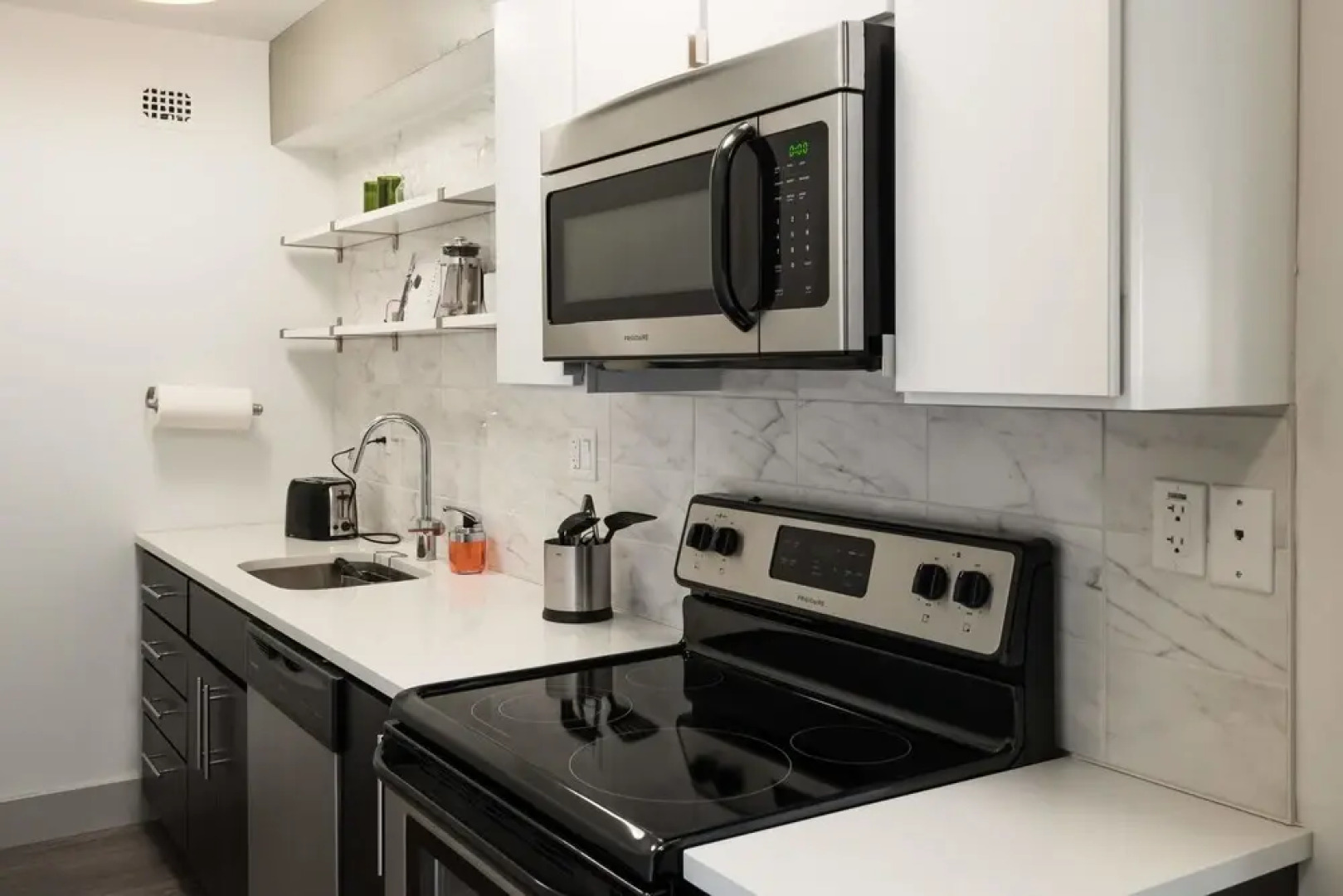 MONTCLAIR - Modern CWE Apts near BJC by Zencity