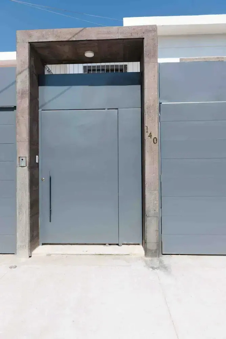 10 Large suite for 4 people