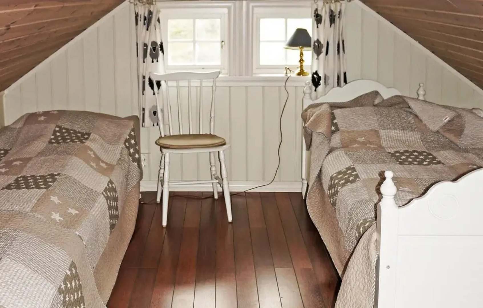 Nice Home in Bekkjarvik With 4 Bedrooms and Wifi