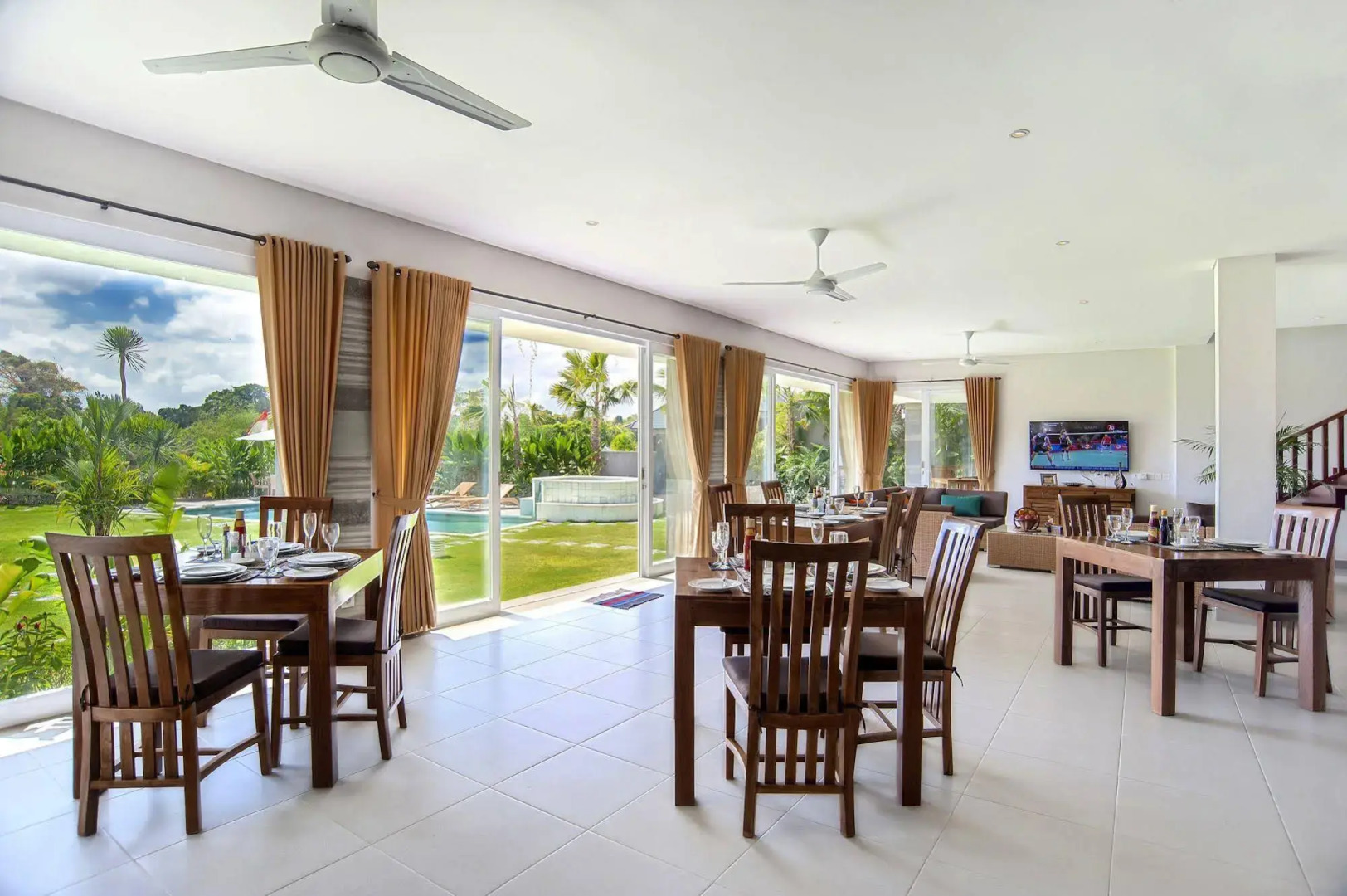 Villa Yenian by Villa Finder