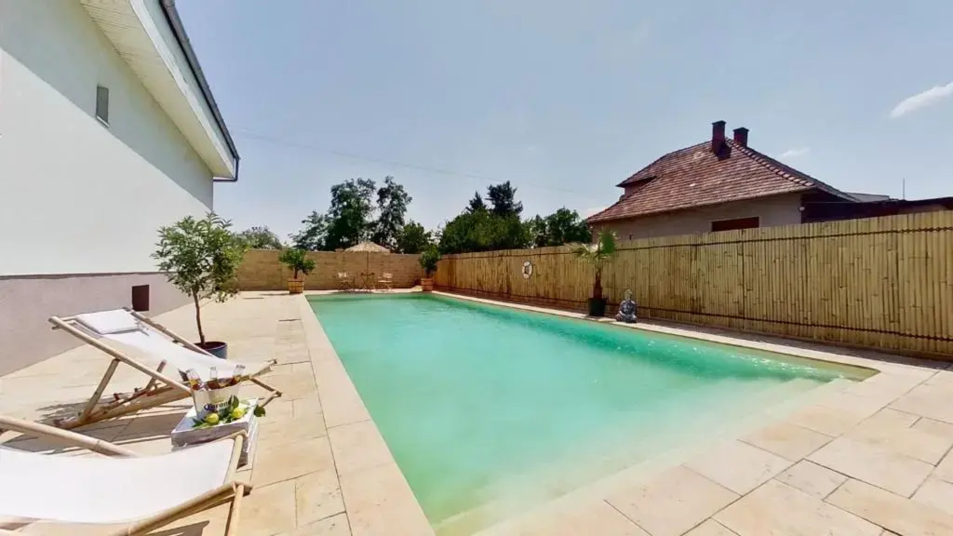 Ron De Mar #1 modern room