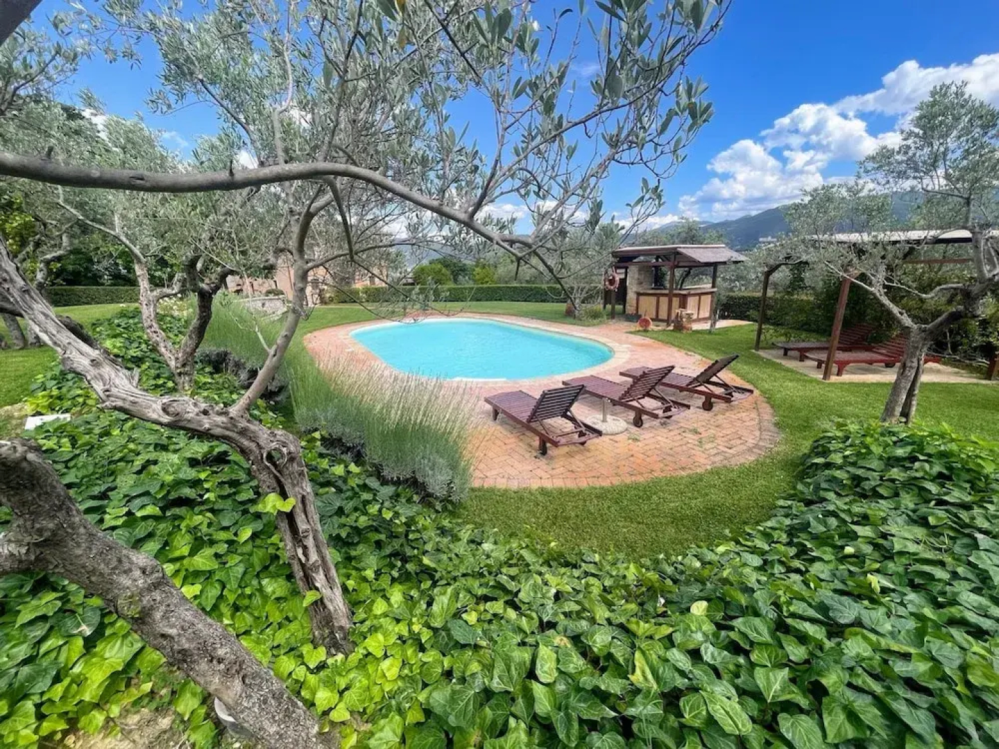 Spoleto Tranquilita Sleeps 20 With Wifi Pool Yoga Studio Gardens and Views