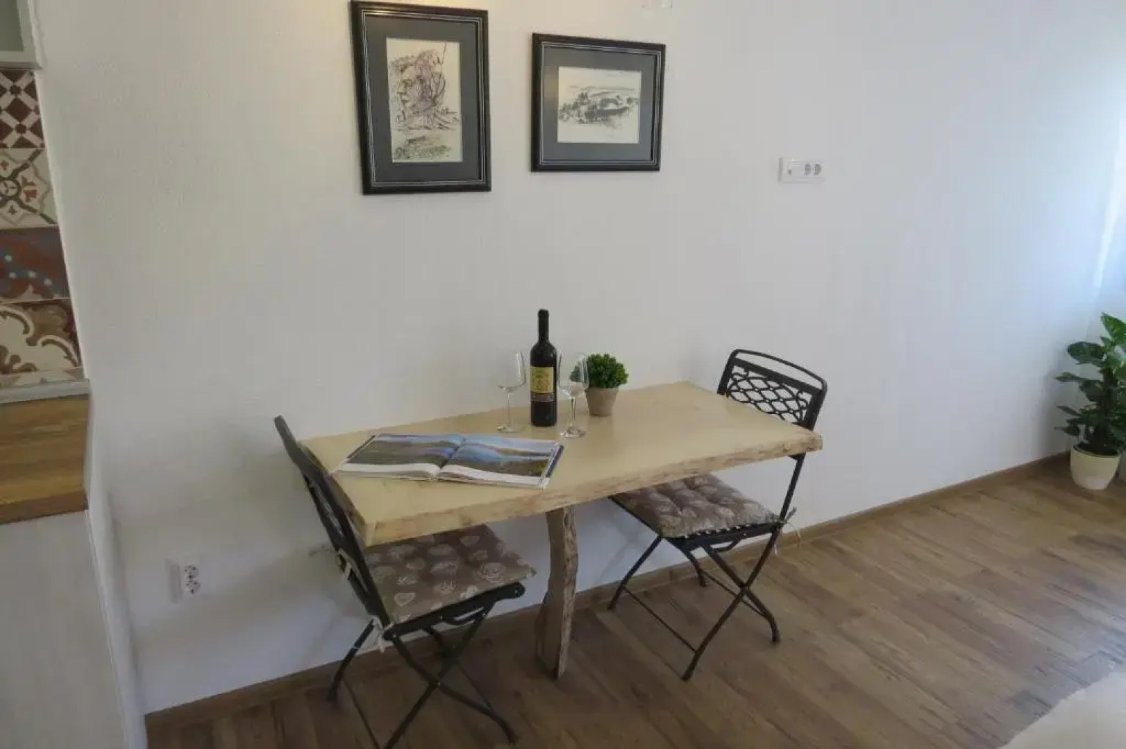 Delightful Studio Sara