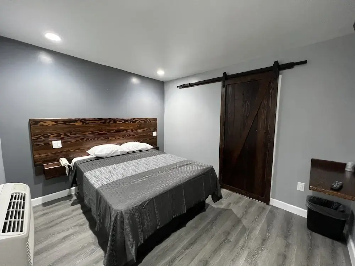 ERTH INN – Bell Gardens, California