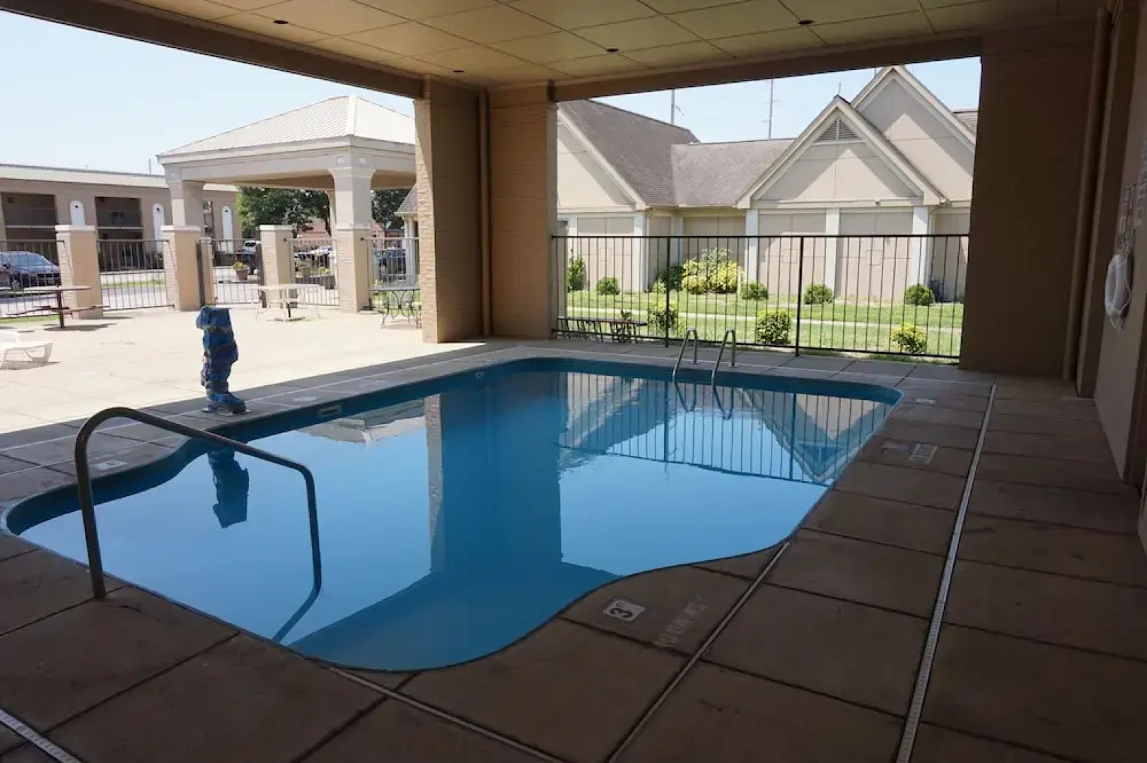 1 Life Studio and Suites