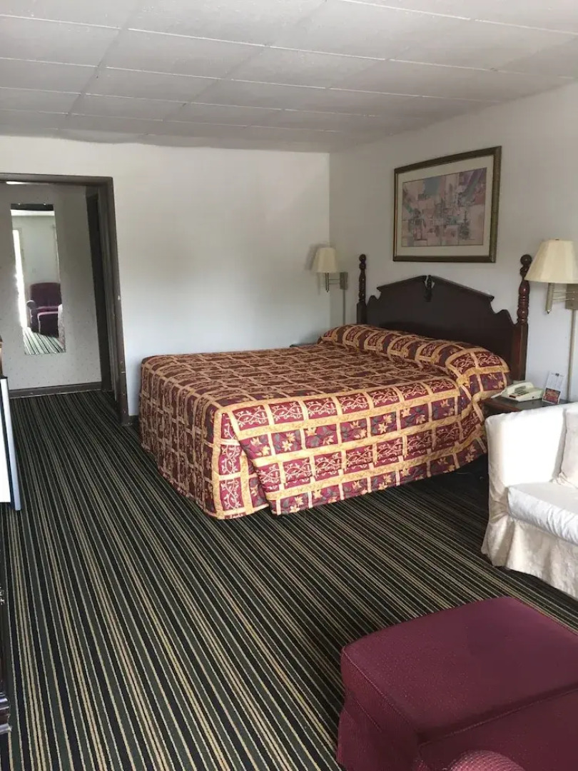 Scottish Inn & Suites