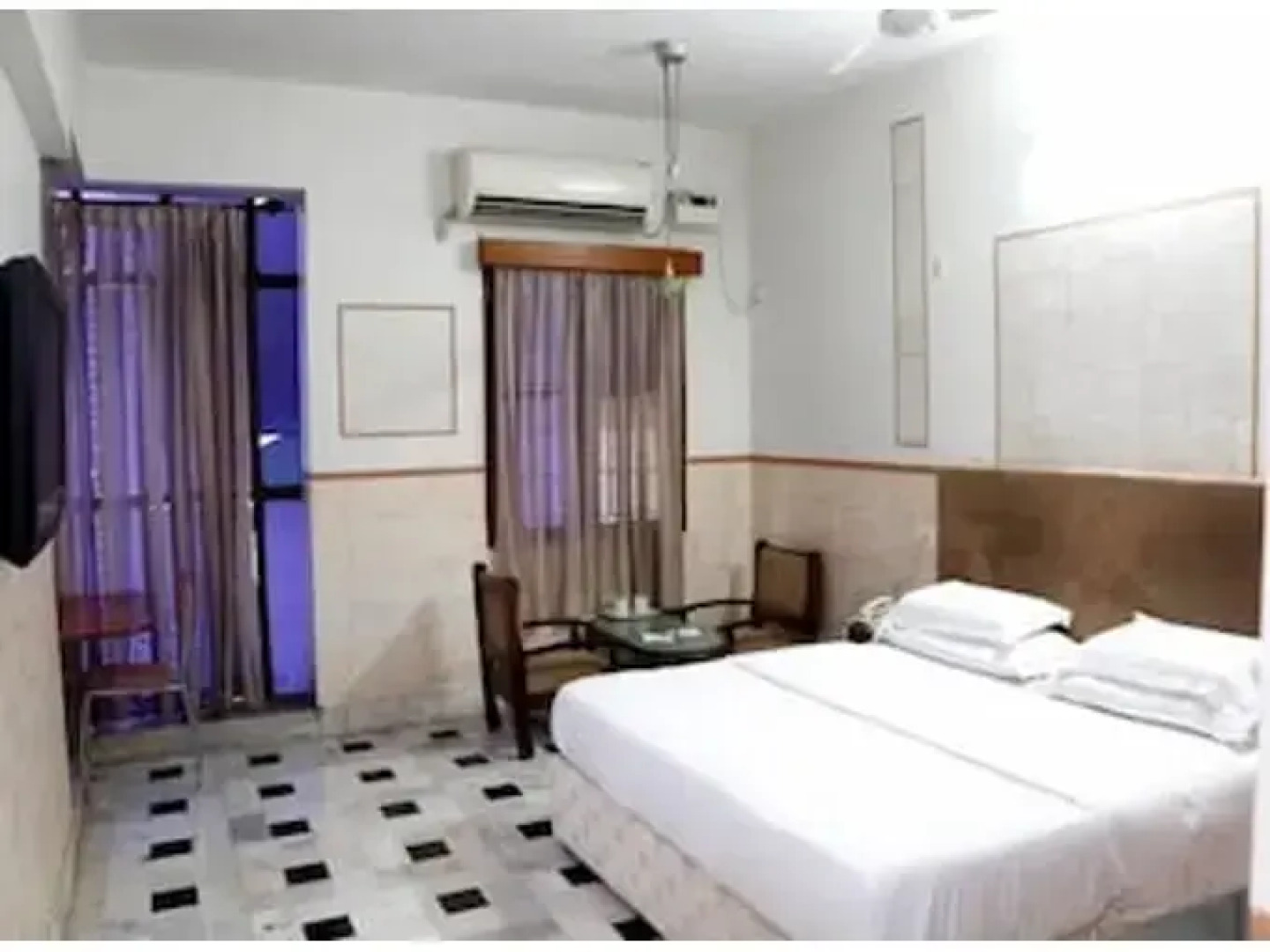 Iroomz Ashoka Comforts