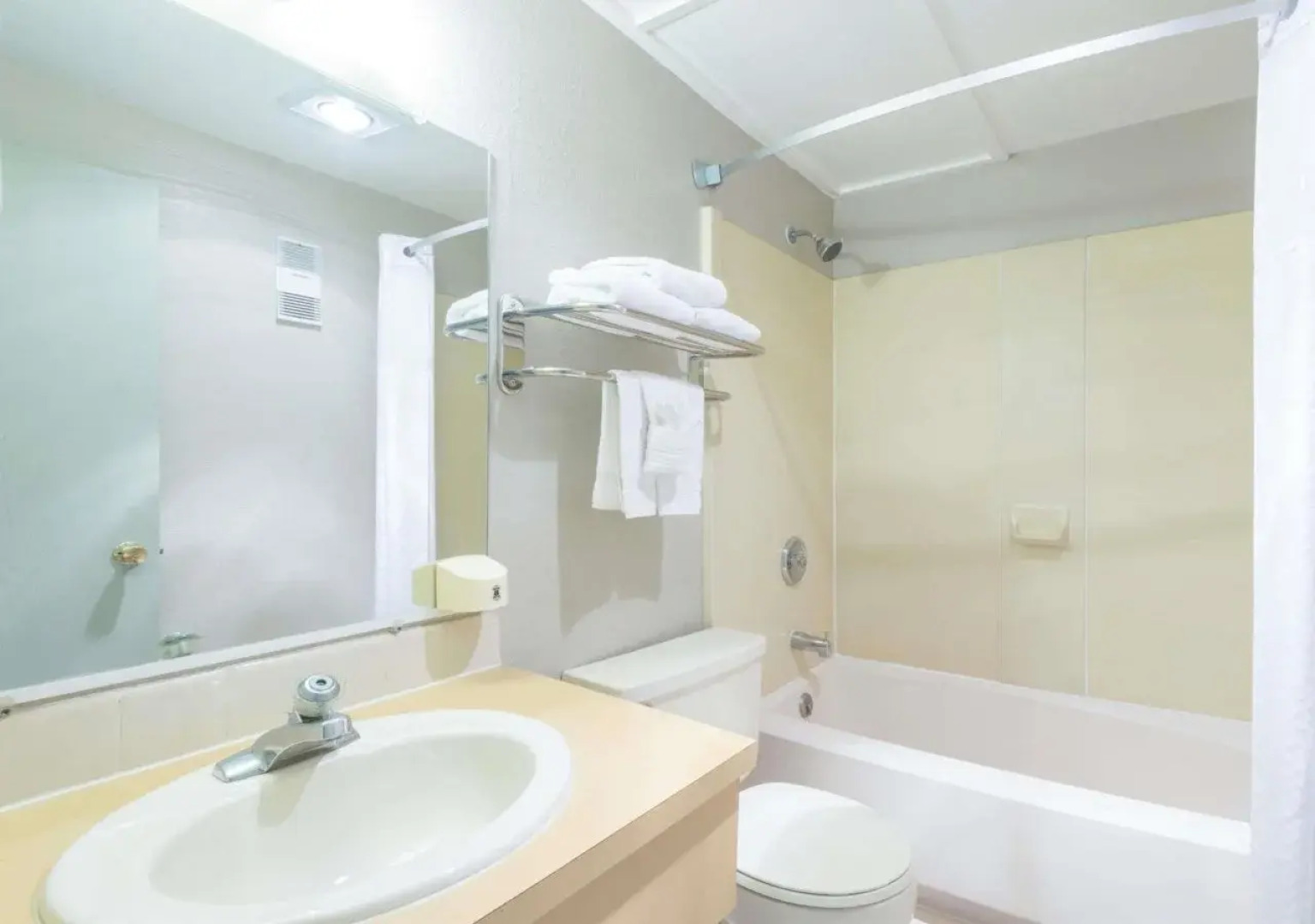 Super 8 By Wyndham Sheridan