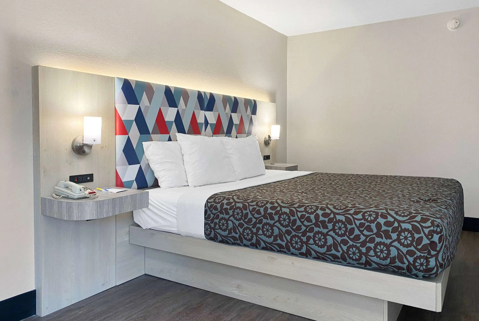 Days Inn & Suites by Wyndham Peachtree Corners/Norcross