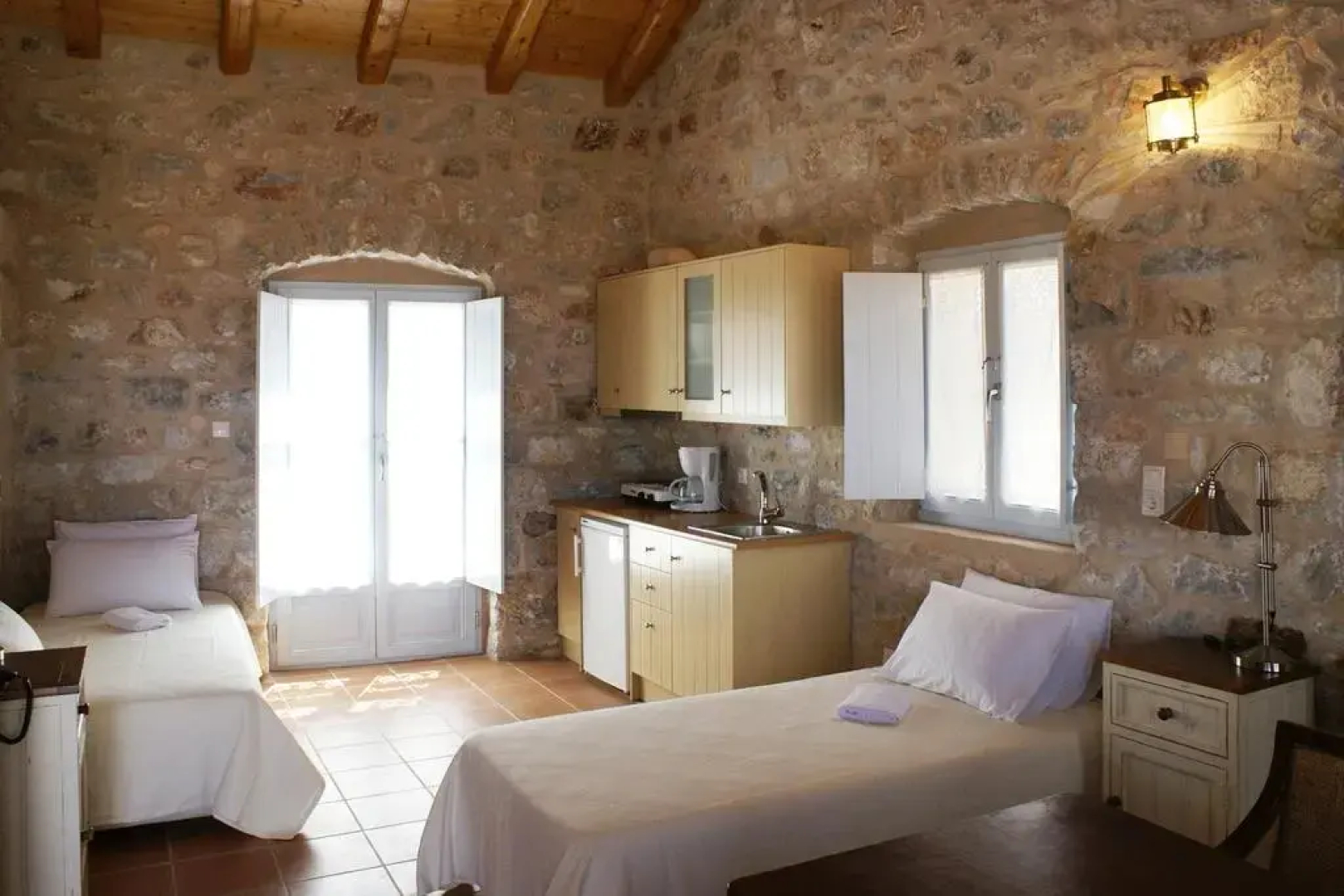 To Karavi Guesthouse