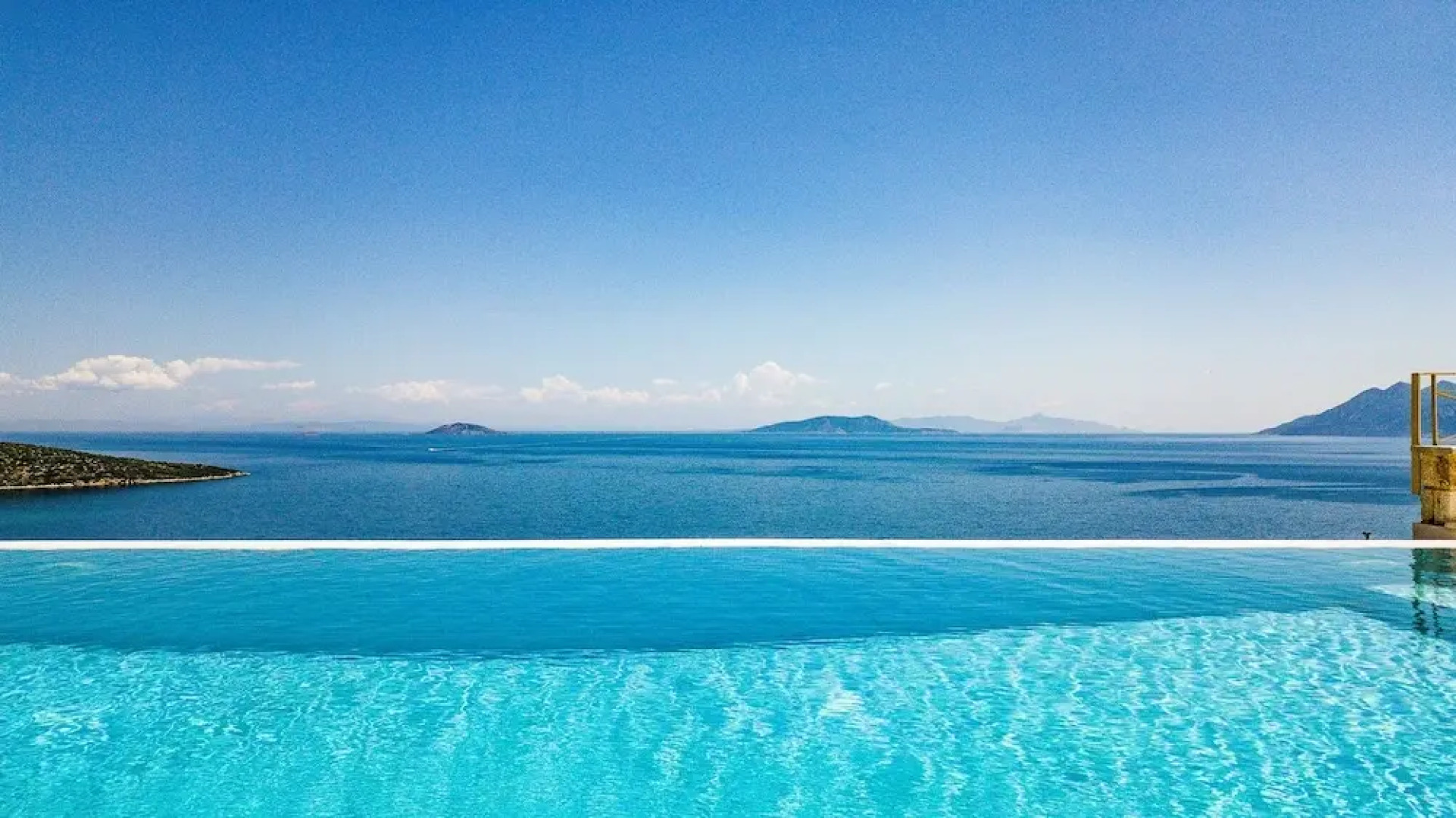 Villa with Striking views over the infinity Pool