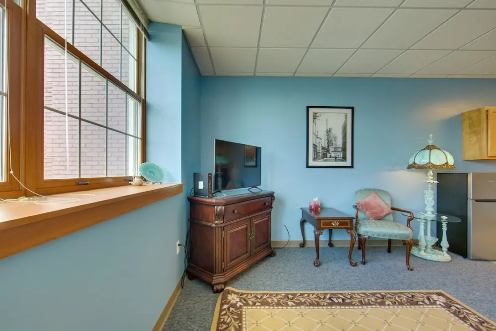 Conference Center & Pond: New Kensington Apartment