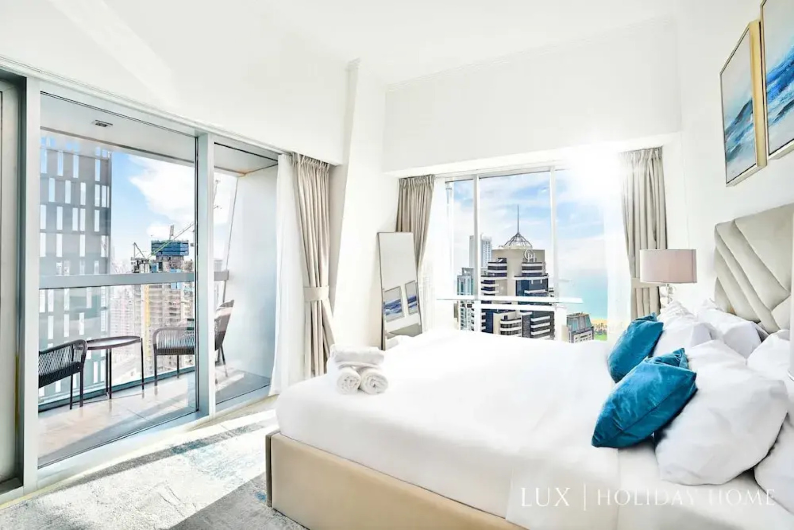 LUX  Cayan Superior Suite 4 Dubai Marina