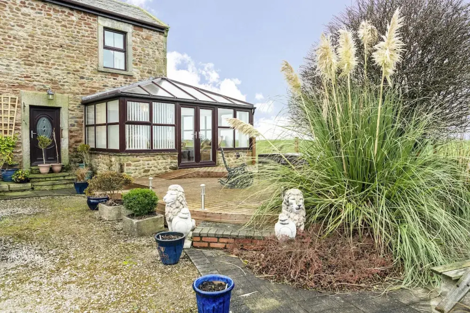 Cottage - Sleeps 5 - Hot Tub - Garden - Parking