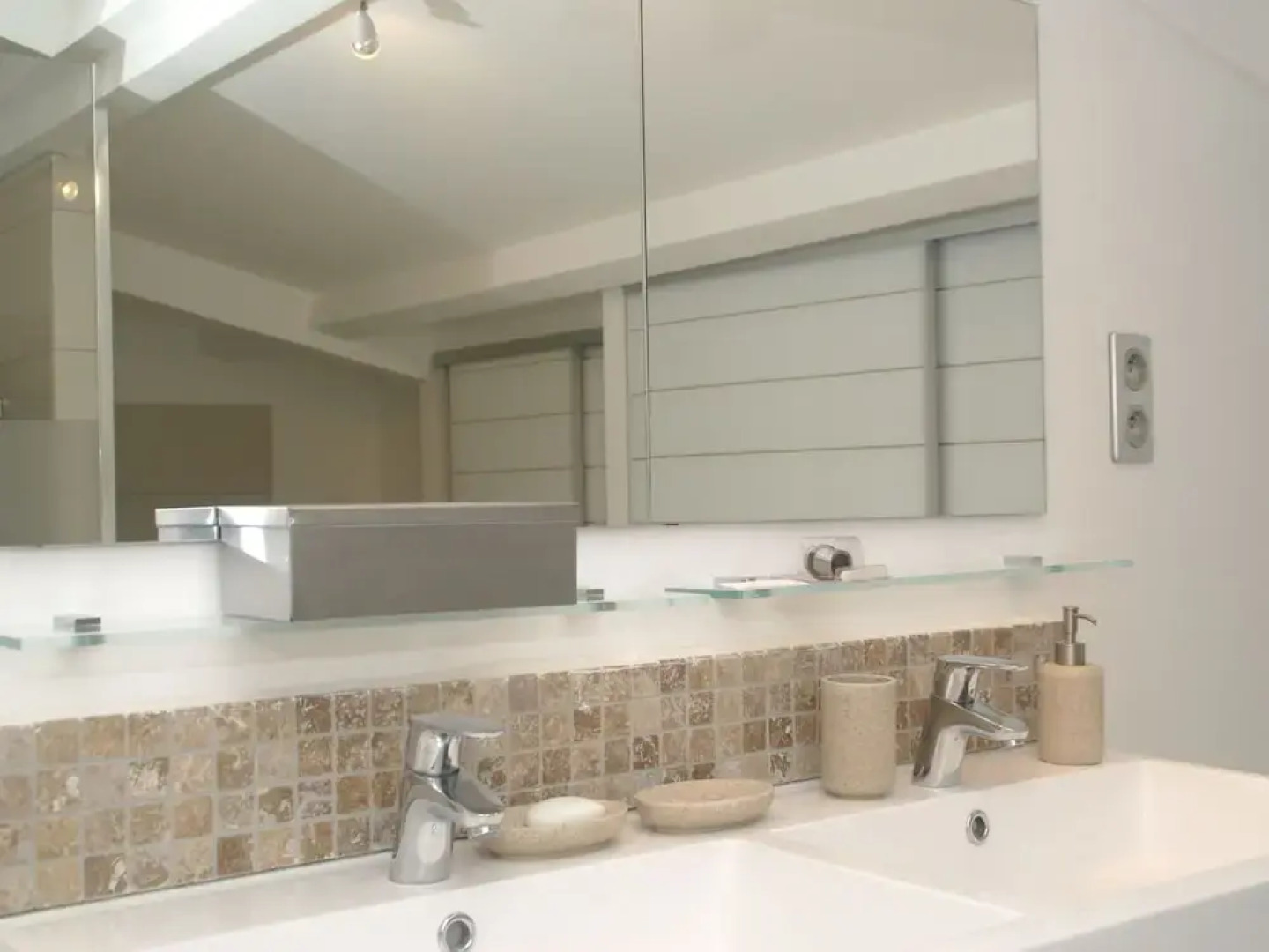 Detached Holiday Home on the Edge of a Vineyard at Châteauneuf-du-pape