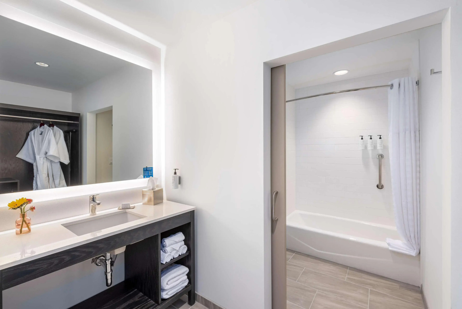 Holman Riverfront Park Hotel Salem, Tapestry by Hilton