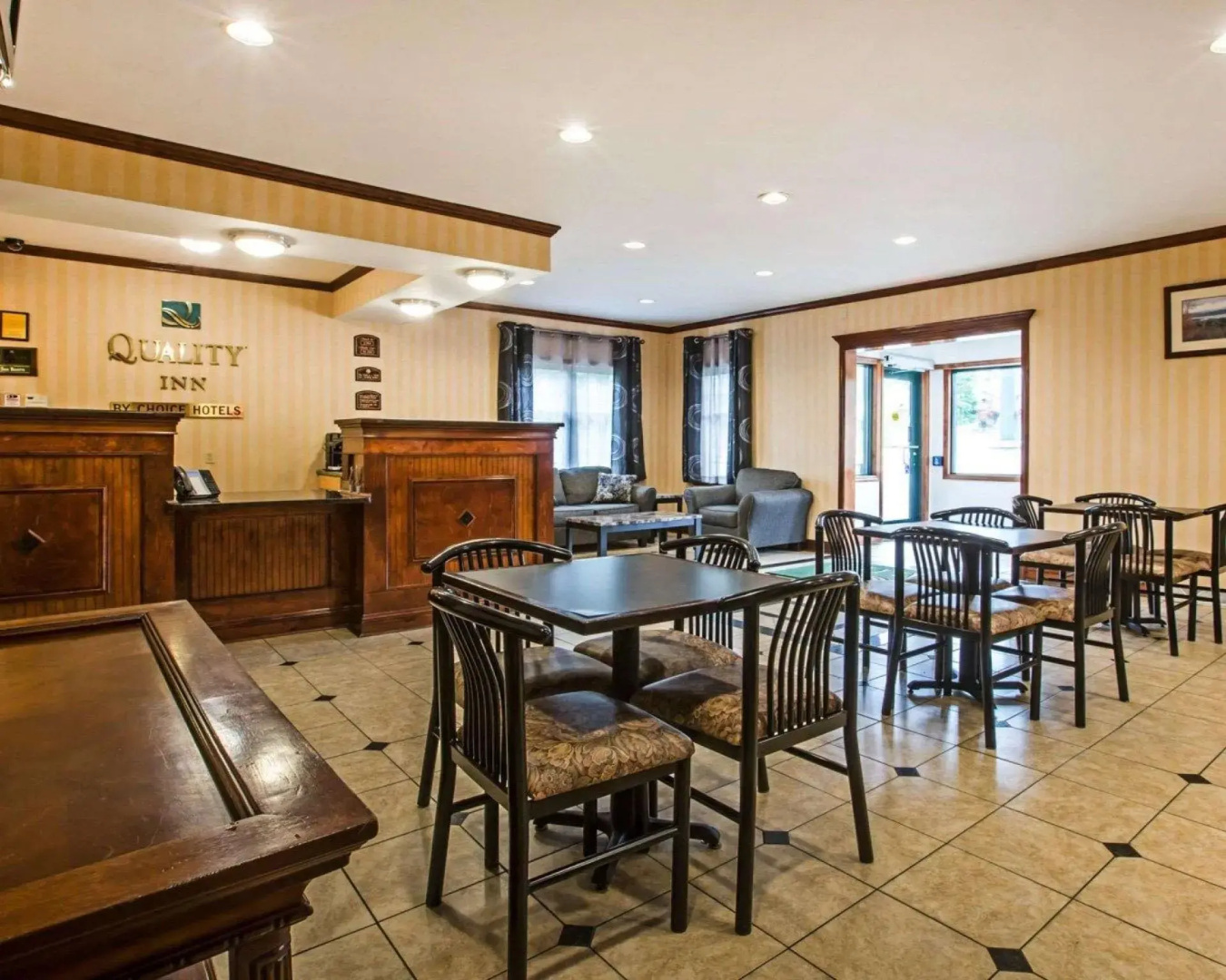 Econo Lodge Glens Falls / Lake George