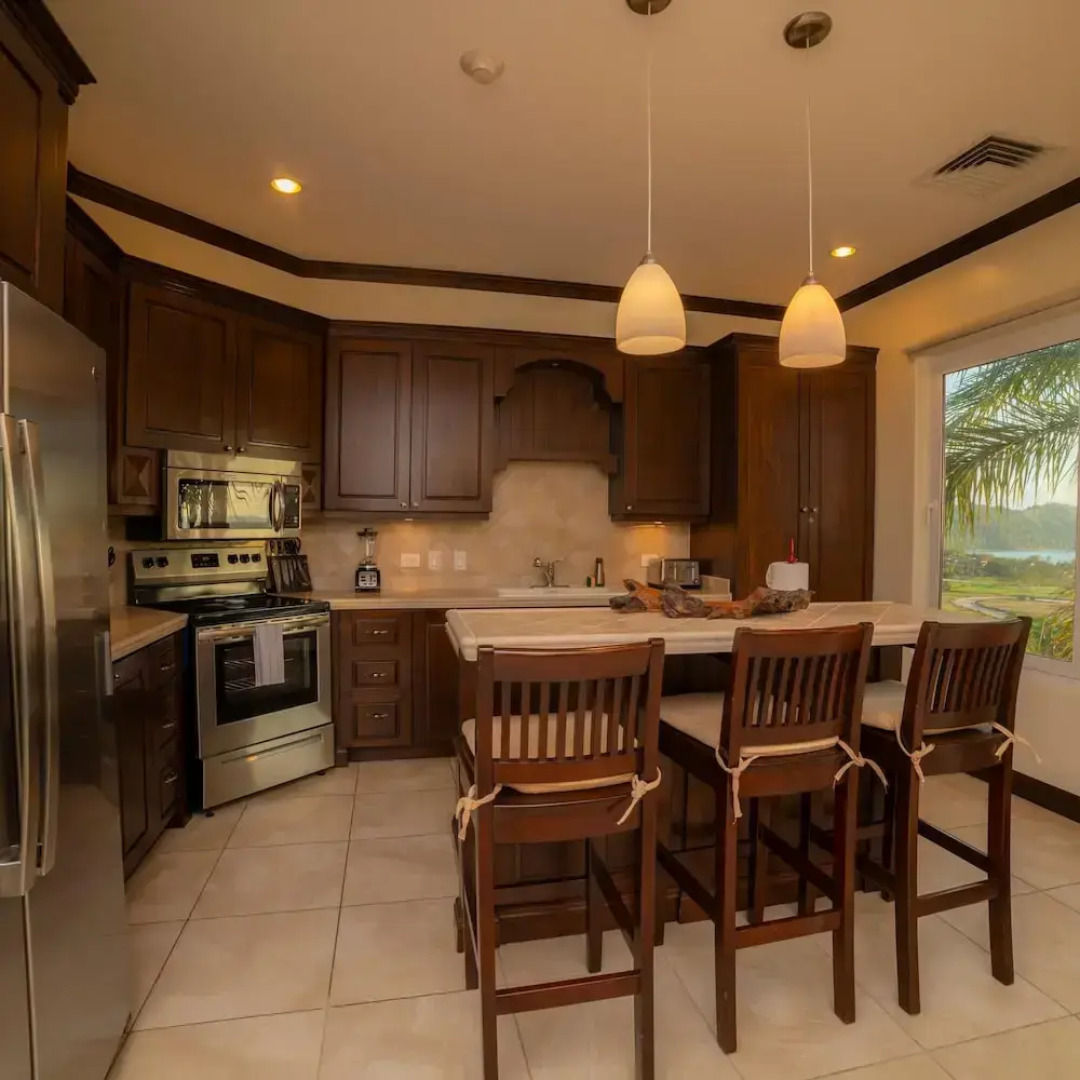 Altavista 5A 3 bdr 3 Bath Ocean View