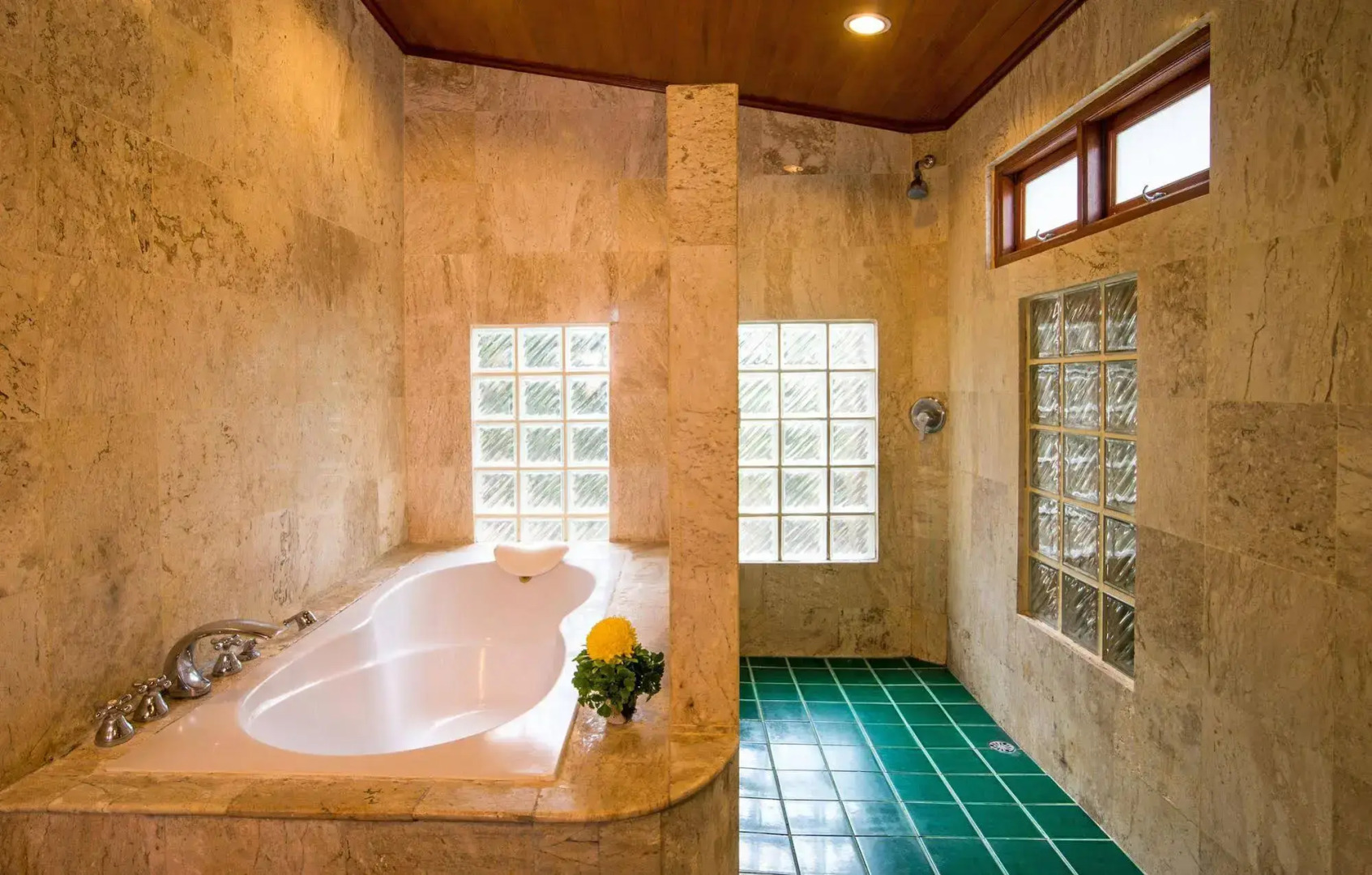 Sunrise Tropical Resort