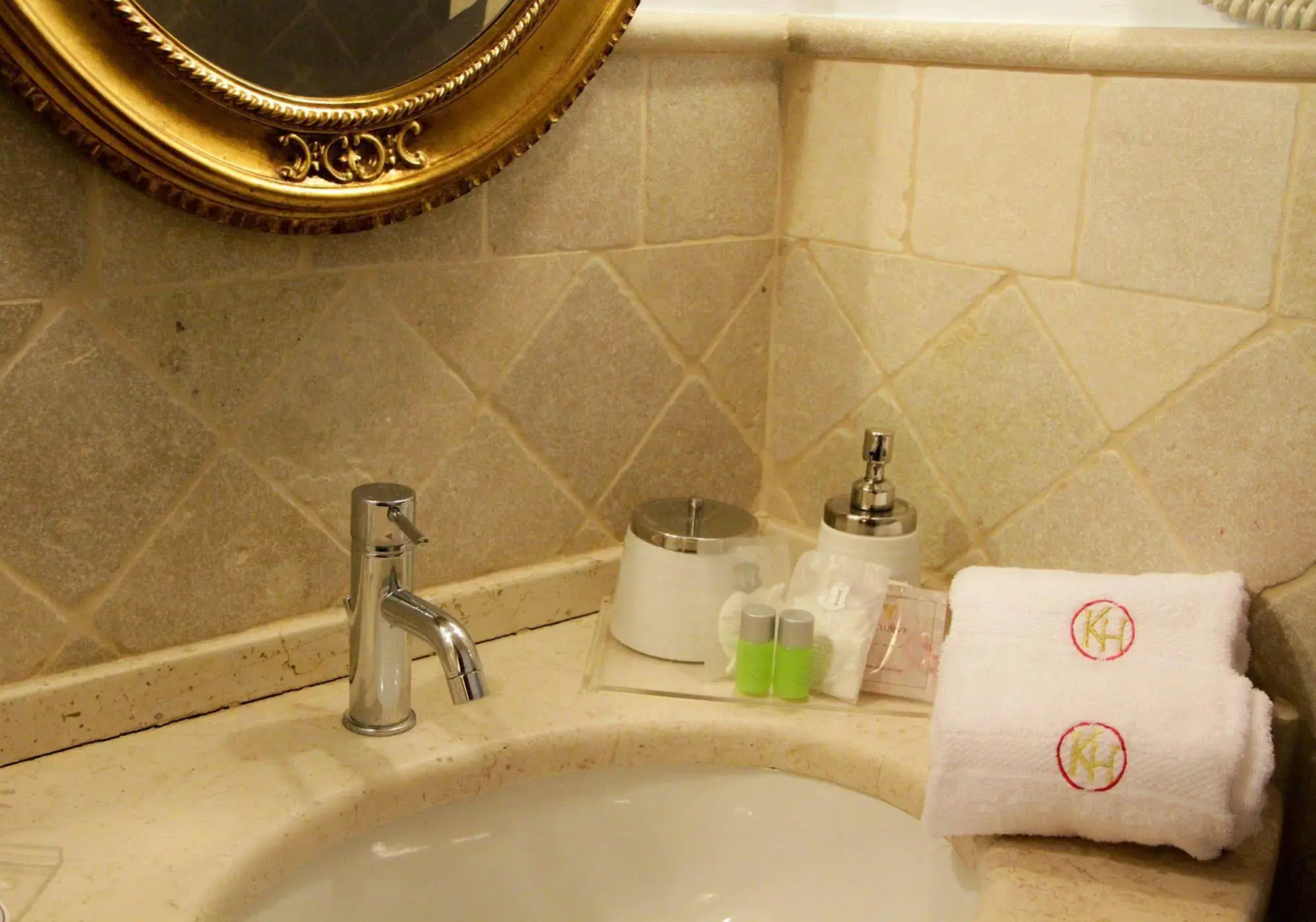 Kelina Charme Hotel by Cantine Due Palme