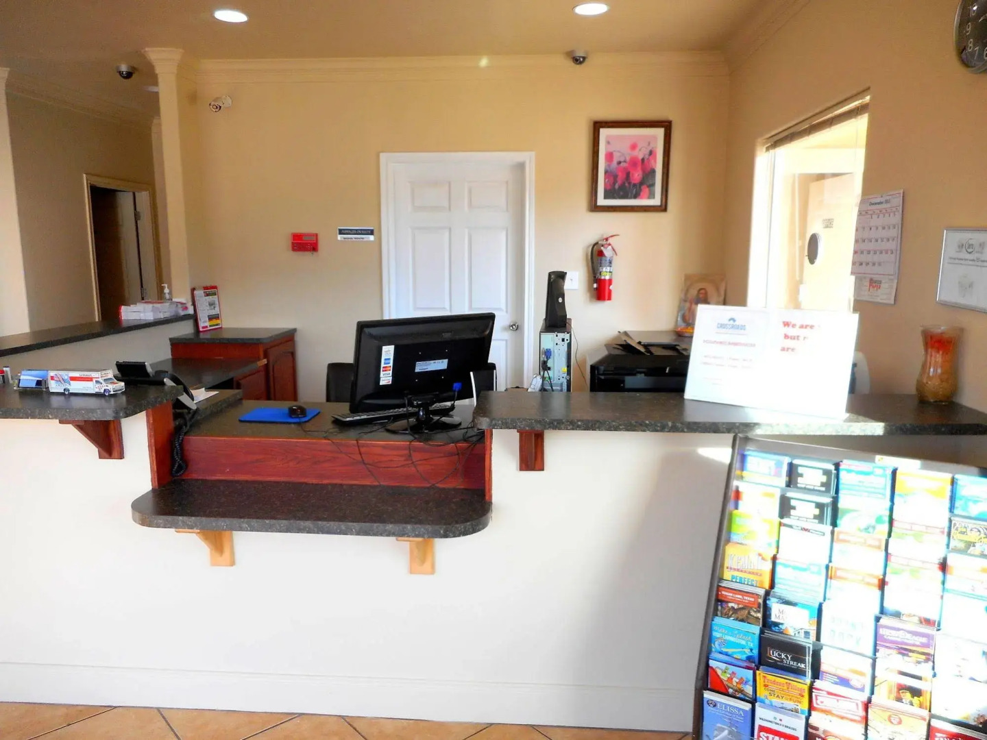 Crossroads Inn & Suites