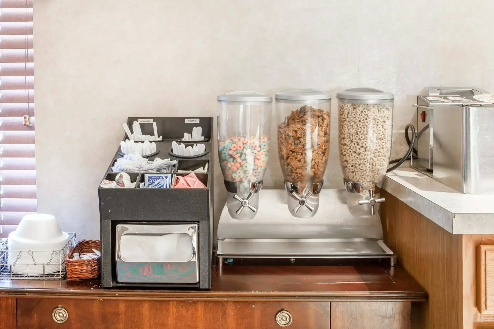 Econo Lodge Inn & Suites Knoxville East