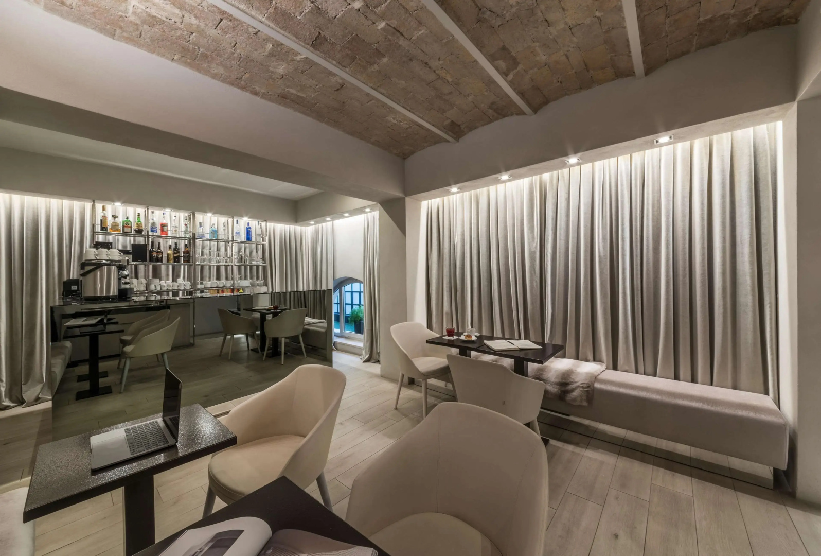 Terrace Pantheon Relais