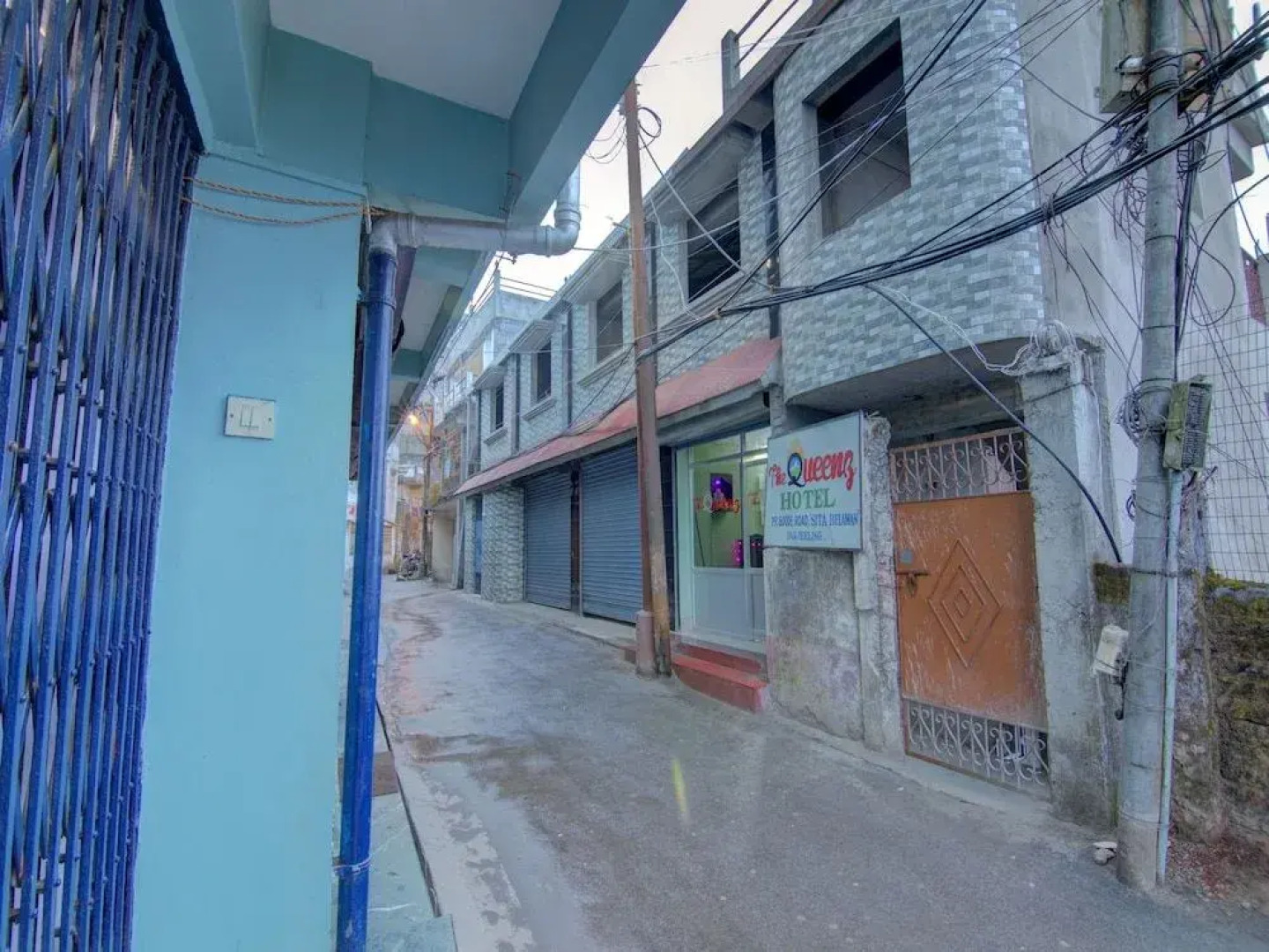 OYO Flagship 13580 The Queenz